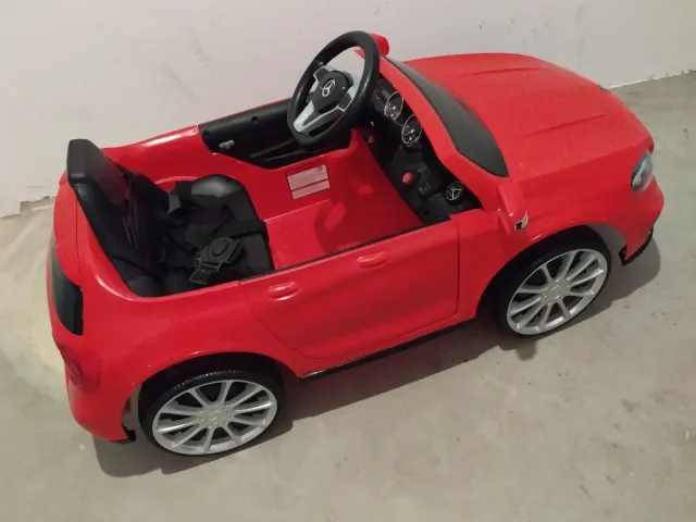 Coche eléctrico infantil rojo