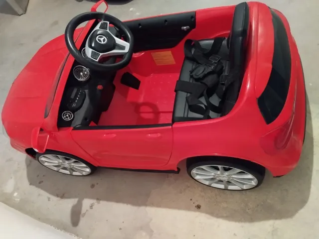 Coche eléctrico infantil rojo