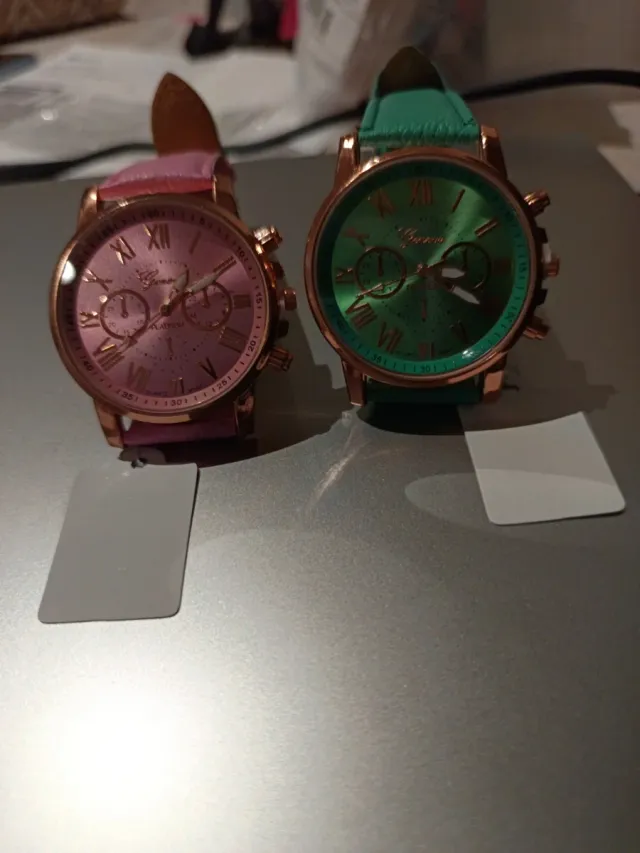 Relojes verde y rosa