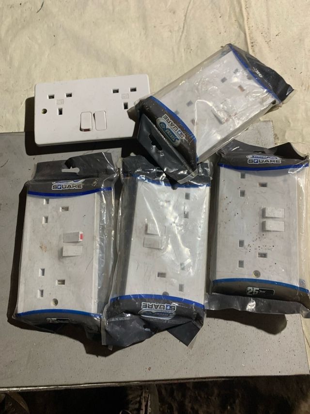 5 Enchufes Tipo G Nuevos