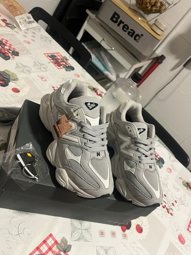 Zapatillas New Balance 9060 Grigio/Bianco Nuove