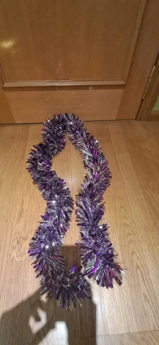 Espumillón morado y plateado