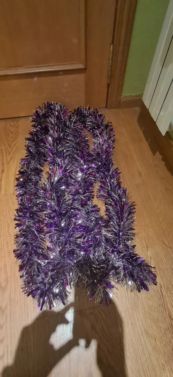 Espumillón morado y plateado