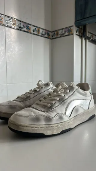 Deportivas Bimba y Lola Blancas y Plateadas