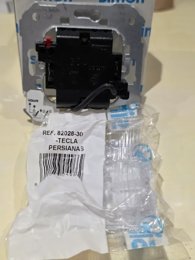 PULSADOR DE PERSIANA SIMON 82.