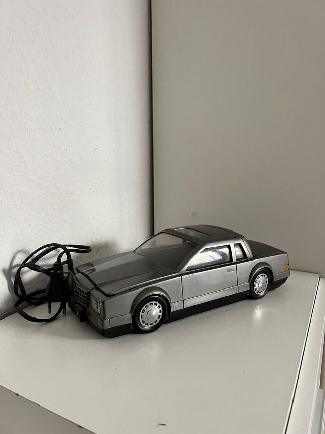 Rebobinador de cinta VHS en forma de coche