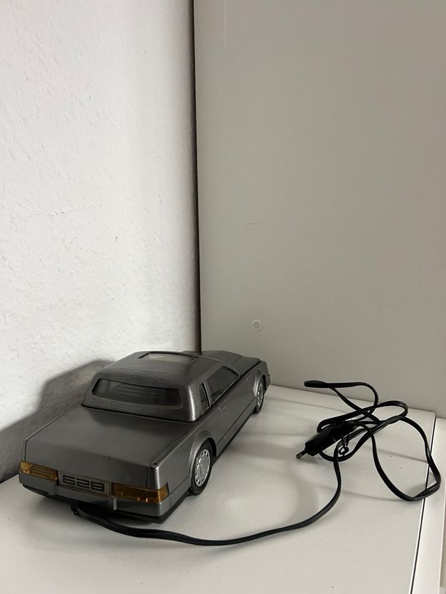 Rebobinador de cinta VHS en forma de coche