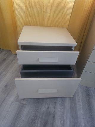 Conjunto mesita y sinfonier beige