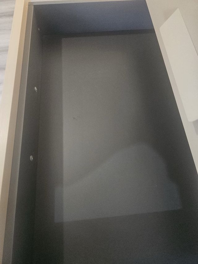 Conjunto mesita y sinfonier beige