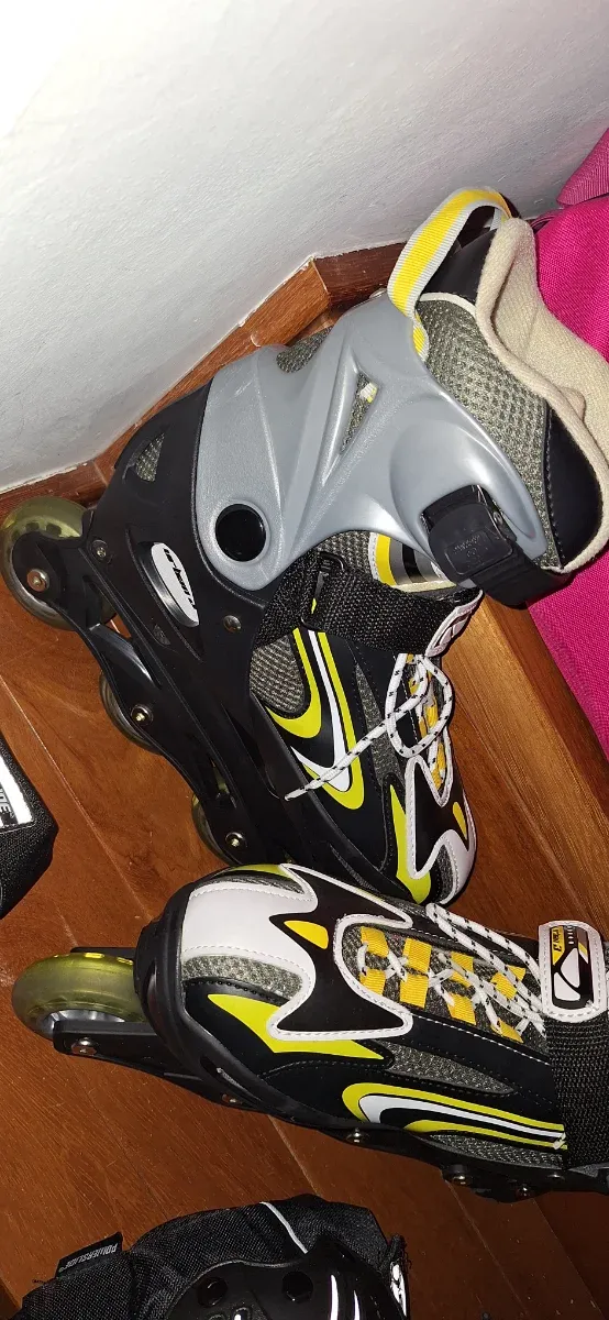 Patines en línea, protectores y funda transporte