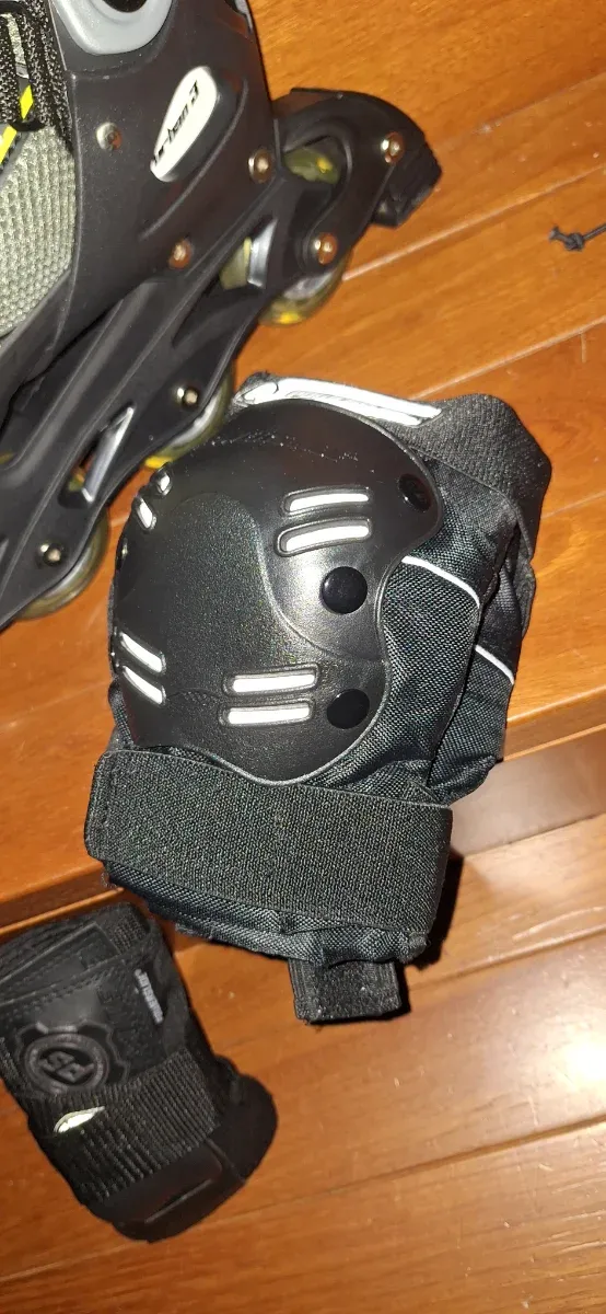 Patines en línea, protectores y funda transporte