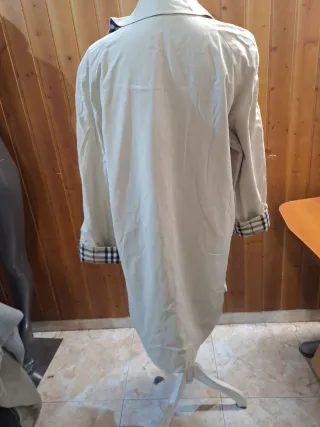 Gabardina Burberry Beige Mujer