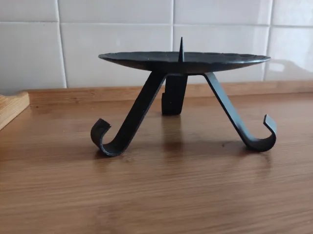 CANDELABRO IN FERRO VINTAGE A 3 GAMBE