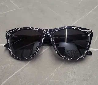 Occhiali da sole Hawkers neri e bianchi