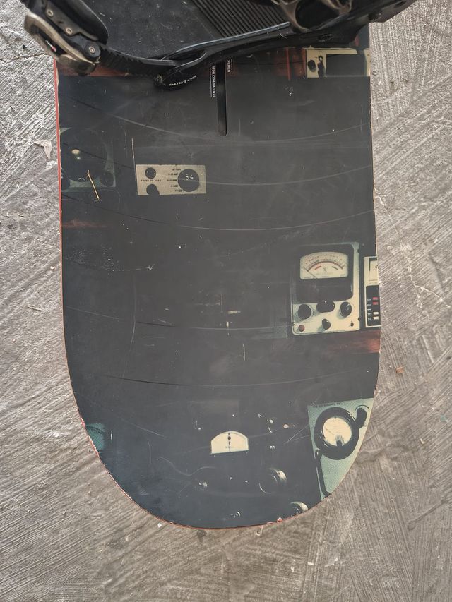 Burton Blunt 154 Snowboard + Attacchi Mission Tg M