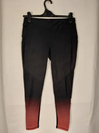 Mallas deportivas negras y rojas