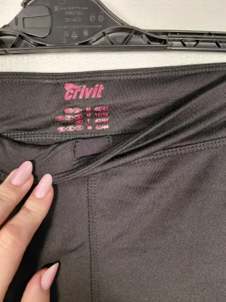 Mallas deportivas negras y rojas