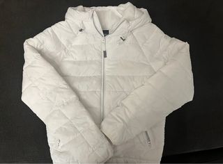 Plumífero Bershka blanco talla XS