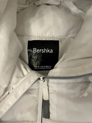 Plumífero Bershka blanco talla XS