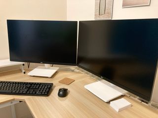 Kit Oficina: 2 Pantallas LG 27, Mesa y Silla
