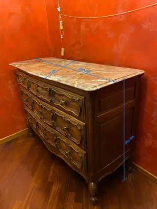 Cassettiera barocca in legno con piano in marmo