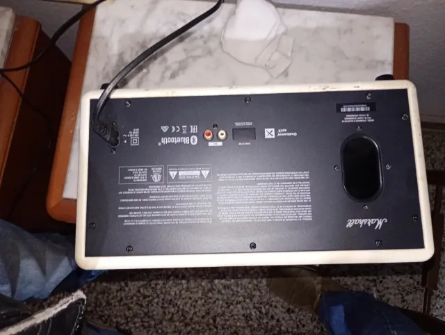 Altavoz Marshall Beige y Negro.