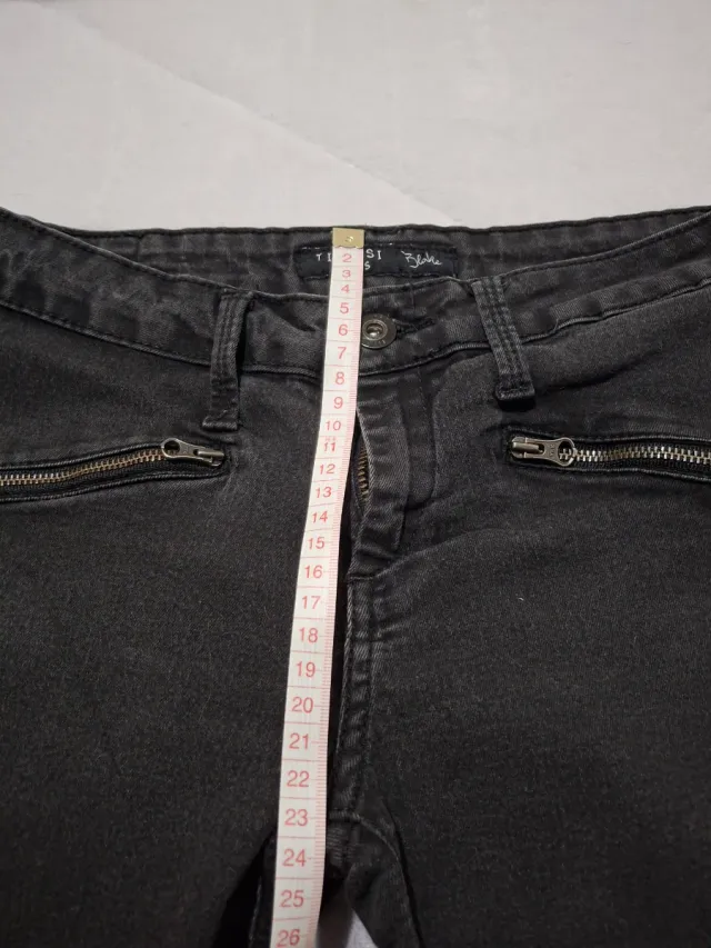 Pantalón vaquero gris con cremalleras