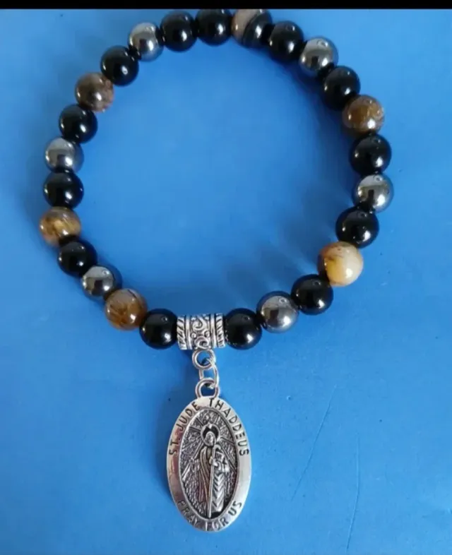 Pulsera triple protección con medalla