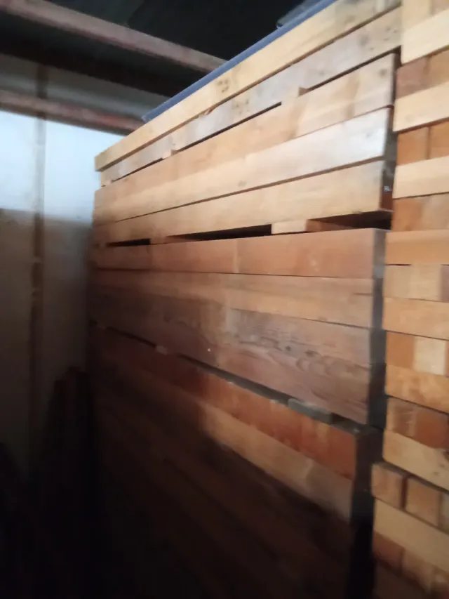 Vigas y tablas de madera