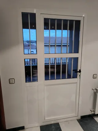 Ventana aluminio con persiana