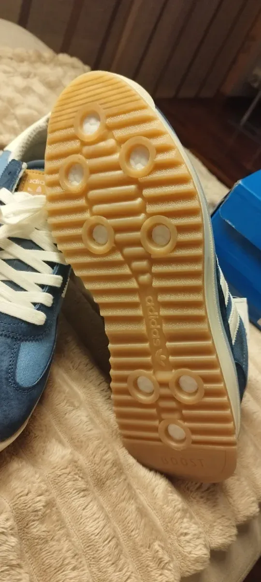 Zapatillas Adidas Azules y Blancas