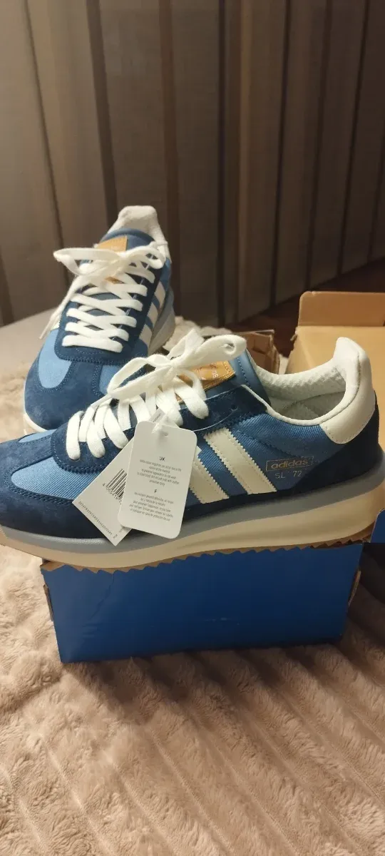 Zapatillas Adidas Azules y Blancas