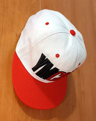Gorra YMCMB original broche snapback.
