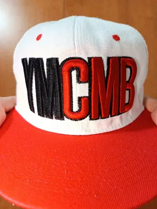 Gorra YMCMB original broche snapback.