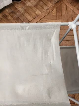 Appendiabiti con scaffali in metallo e tessuto