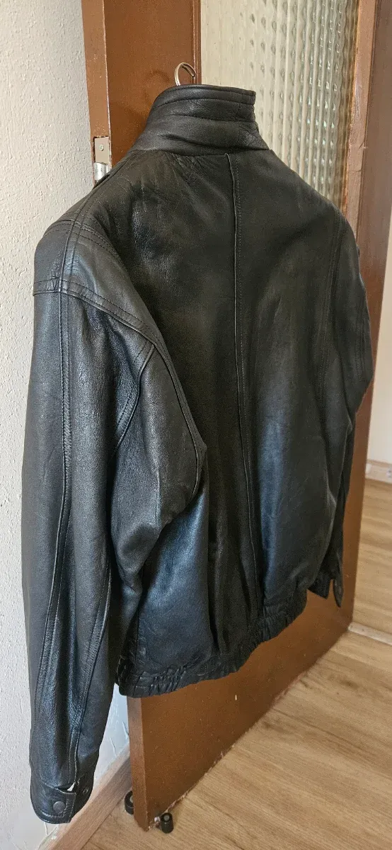 Chaqueta de cuero negra