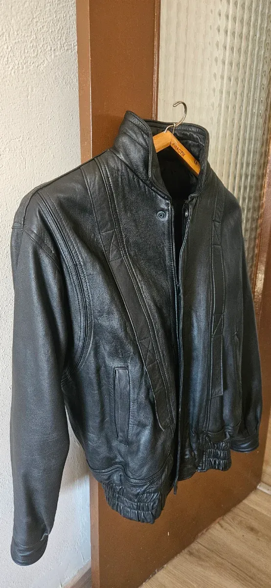 Chaqueta de cuero negra