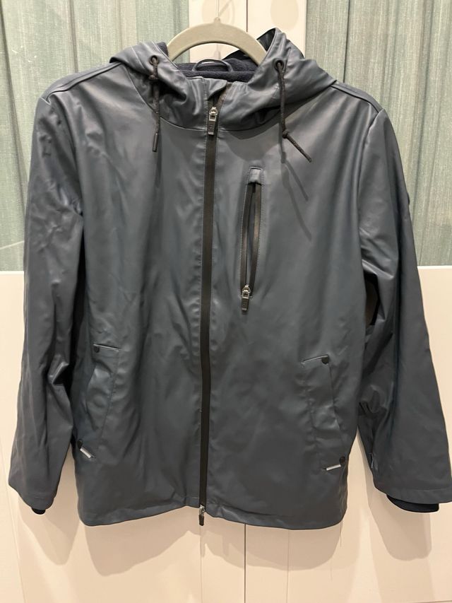 Abrigo engomado Scalpers con capucha azul marino