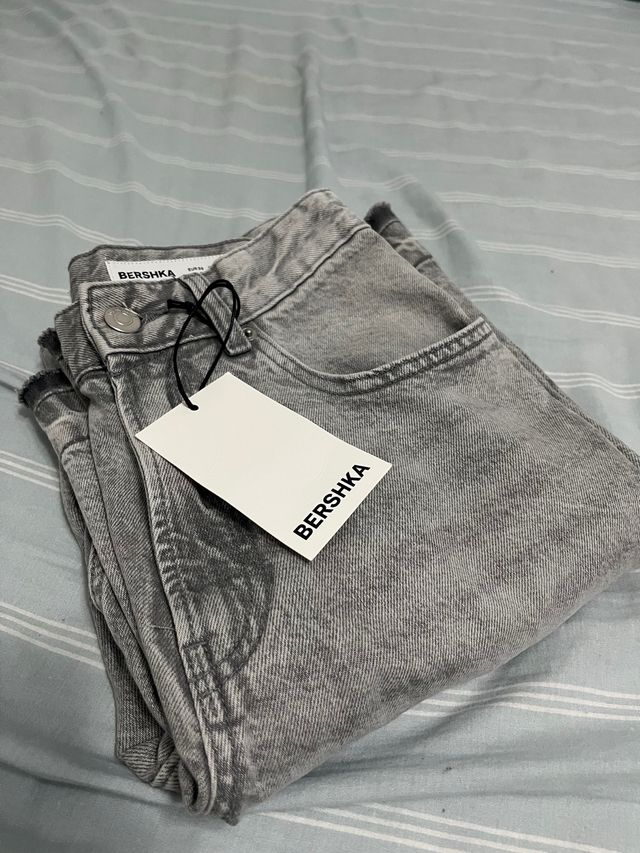 Pantalón flare gris Bershka hombre