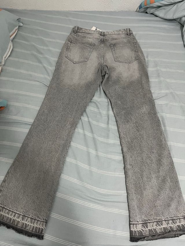 Pantalón flare gris Bershka hombre
