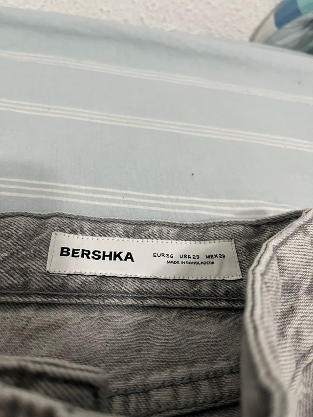 Pantalón flare gris Bershka hombre