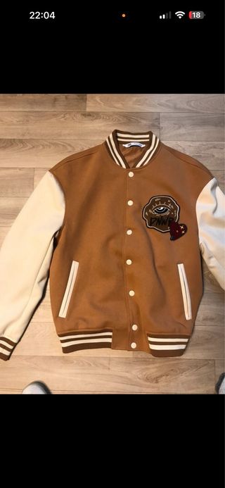 Cazadora estilo universitario