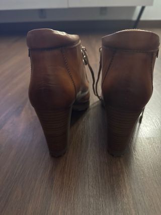 Botines de piel marrones