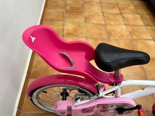 Bicicleta infantil rosa con asiento