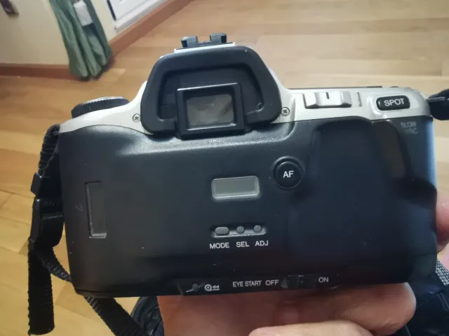 Cámara Reflex Analógica Konica Minolta AF Zoom