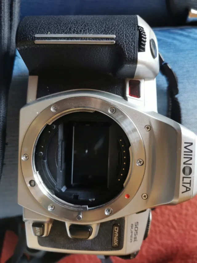 Cámara Reflex Analógica Konica Minolta AF Zoom