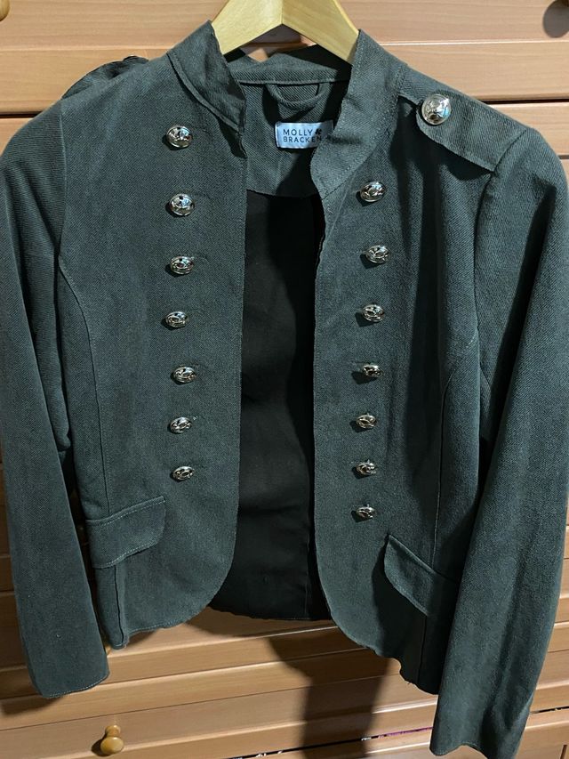 Chaqueta militar verde botones dorados