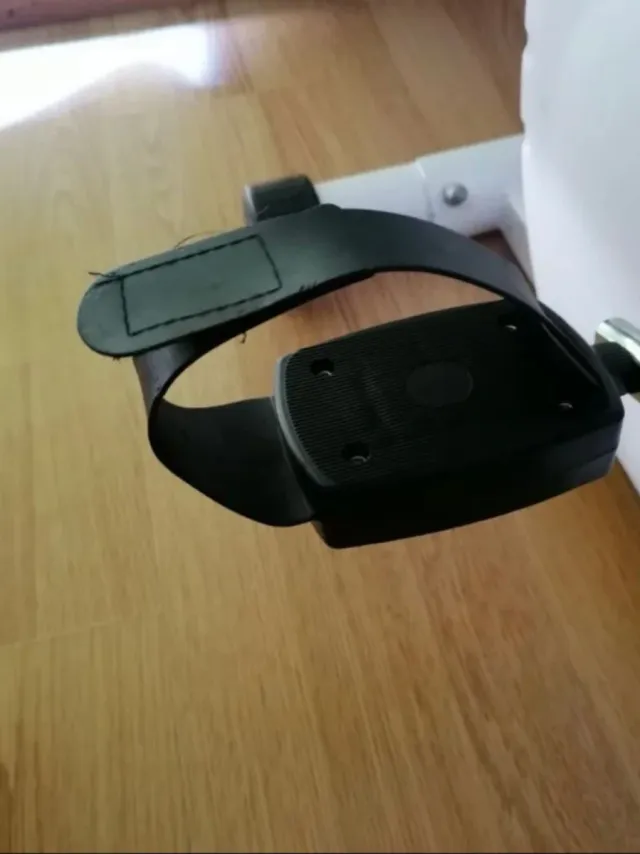 Bicicleta Estática Blanca y Negra