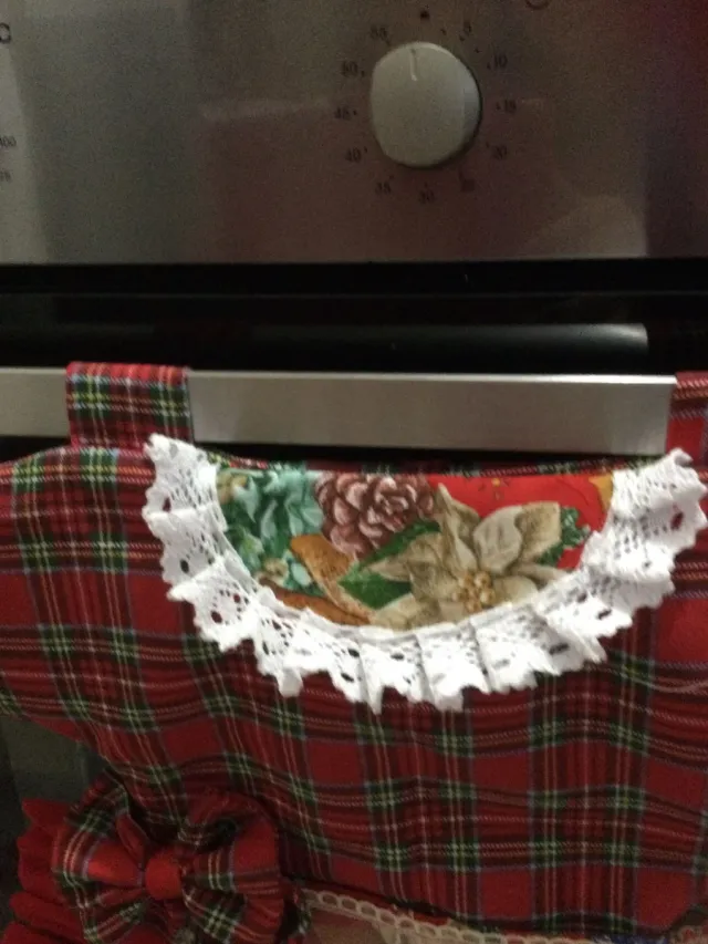 Copriforno vestitino a quadri e fantasia natalizia