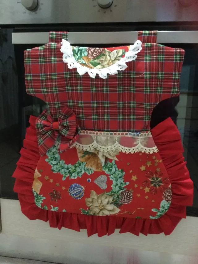 Copriforno vestitino a quadri e fantasia natalizia